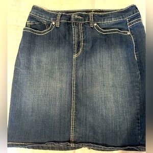 Nine West Women's  jean skirt, 30/10. Like new!